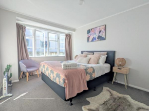 Classical kiwi holiday home near city center